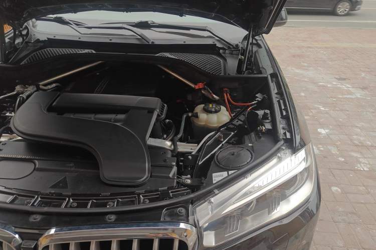 Used BMW X5 2018 xDrive28i Engine Bay Left