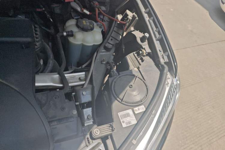Used BMW X5 2018 xDrive28i Engine Bay Left