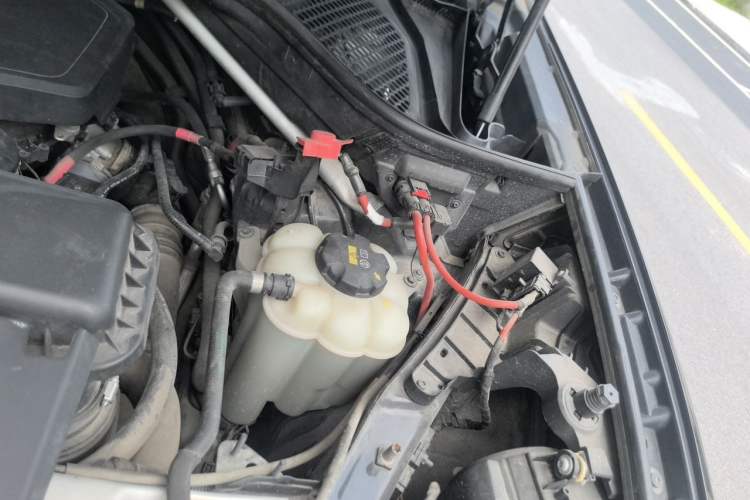 Used BMW X5 2018 xDrive28i Engine Bay Left
