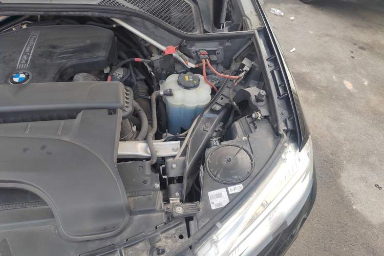 Used BMW X5 2018 xDrive28i Engine Bay Left