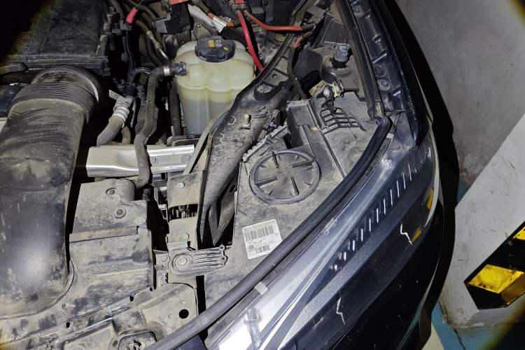 Used BMW X5 2018 xDrive35i M Sport Edition Engine Bay Left