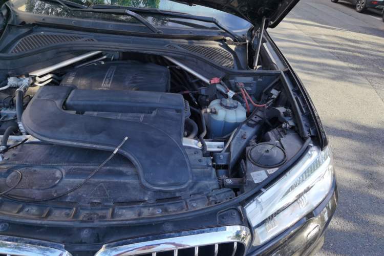 Used BMW X5 2018 xDrive28i Engine Bay Left