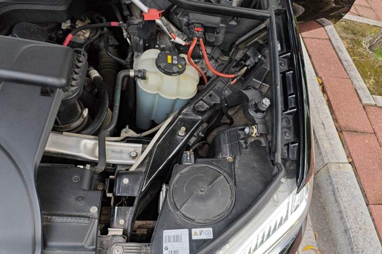 Used BMW X5 2018 xDrive28i Engine Bay Left
