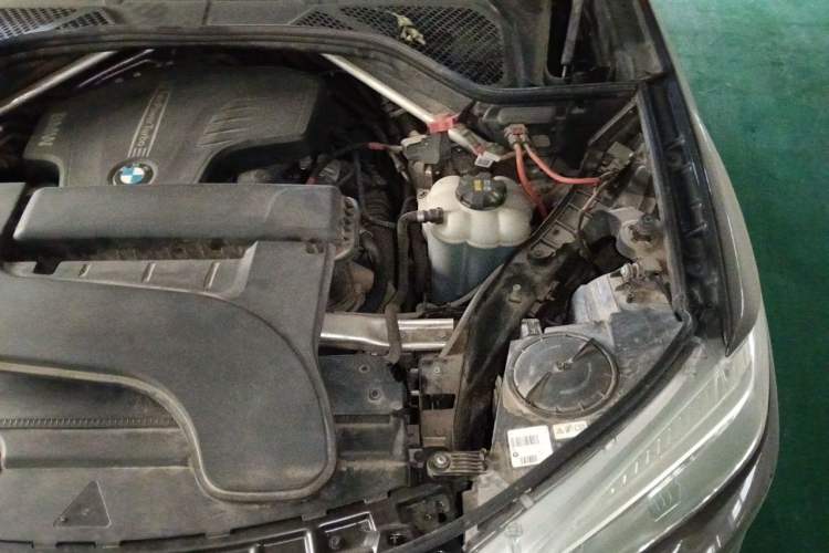 Used BMW X5 2018 xDrive28i Engine Bay Left