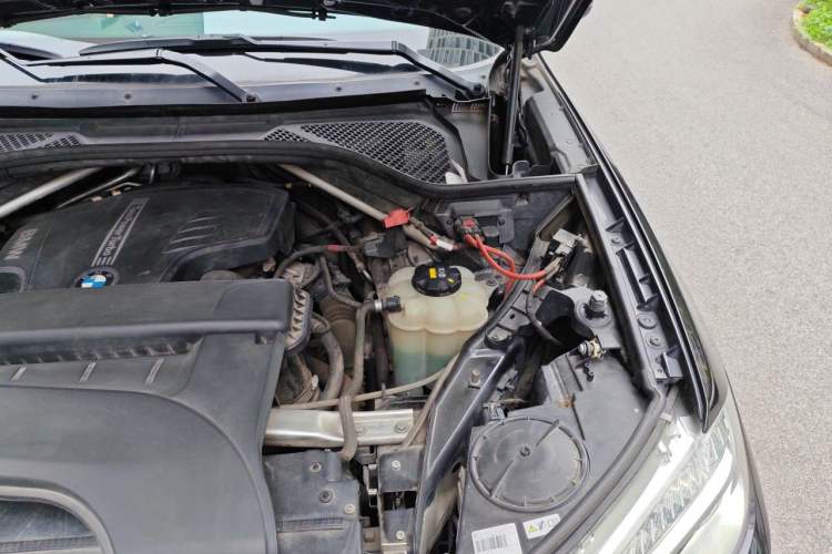 Used BMW X5 2018 xDrive28i Engine Bay Left