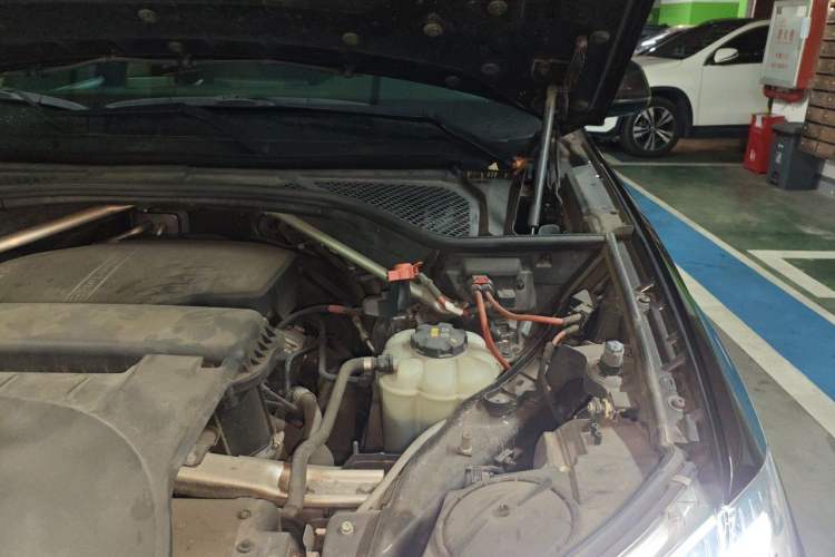 Used BMW X5 2018 xDrive28i Engine Bay Left