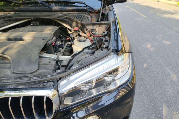 Used BMW X5 2018 xDrive28i Engine Bay Left