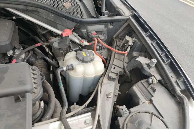 Used BMW X5 2018 xDrive28i Engine Bay Left