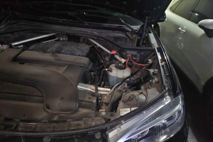 Used BMW X5 2018 xDrive28i Engine Bay Left