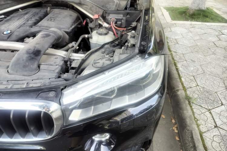 Used BMW X5 2018 xDrive35i M Sport Edition Engine Bay Left