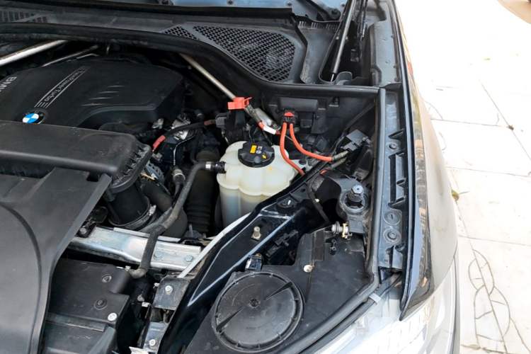 Used BMW X5 2018 xDrive28i Engine Bay Left