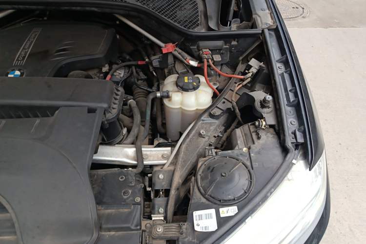 Used BMW X5 2018 xDrive28i Engine Bay Left