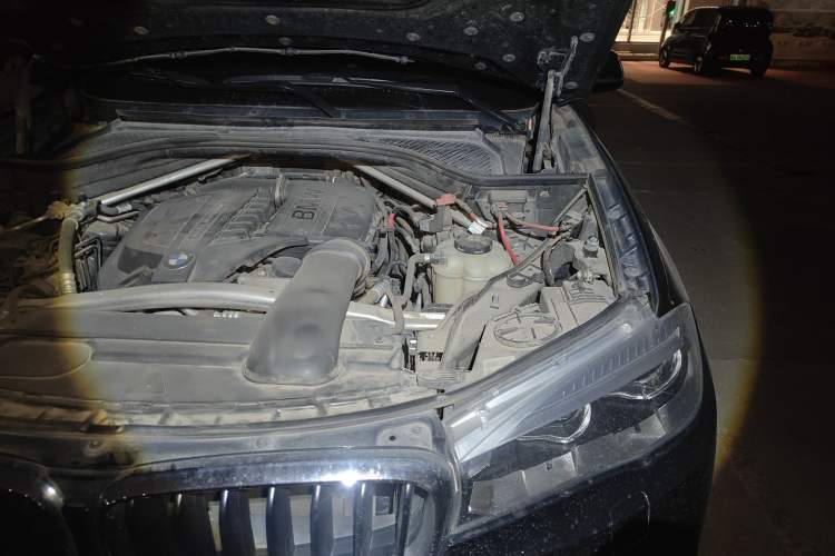 Used BMW X5 2018 xDrive35i M Sport Edition Engine Bay Left