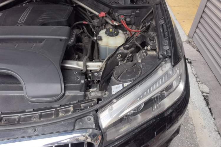 Used BMW X5 2018 xDrive28i Engine Bay Left