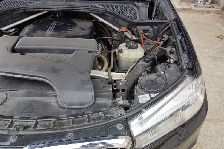 Used BMW X5 2018 xDrive28i Engine Bay Left
