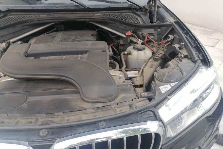 Used BMW X5 2018 xDrive28i Engine Bay Left