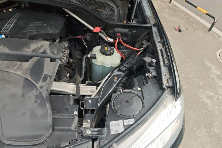 Used BMW X5 2018 xDrive28i Engine Bay Left
