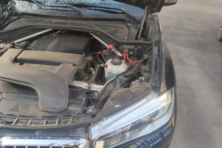 Used BMW X5 2018 xDrive28i Engine Bay Left