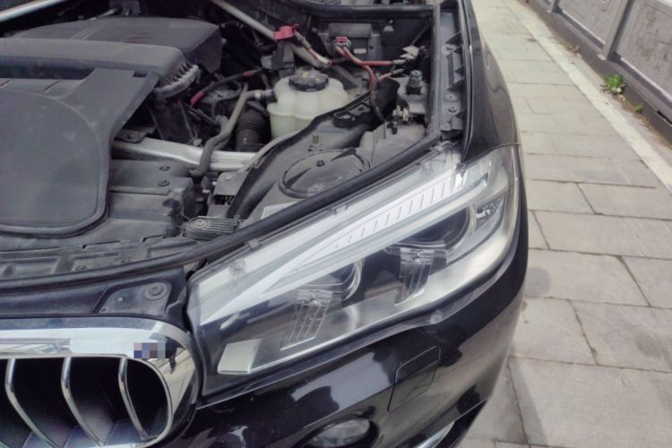 Used BMW X5 2018 xDrive28i Engine Bay Left