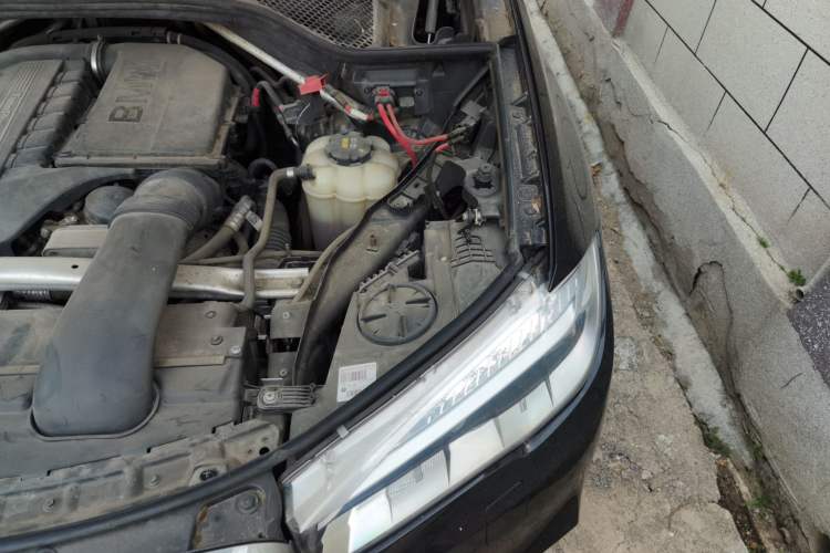 Used BMW X5 2018 xDrive35i M Sport Edition Engine Bay Left