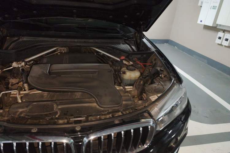 Used BMW X5 2018 xDrive28i Engine Bay Left