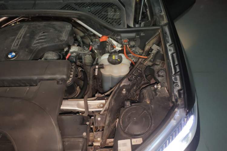 Used BMW X5 2018 xDrive28i Engine Bay Left