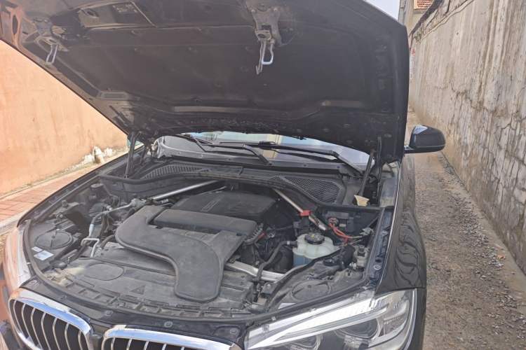 Used BMW X5 2018 xDrive28i Engine Bay Left