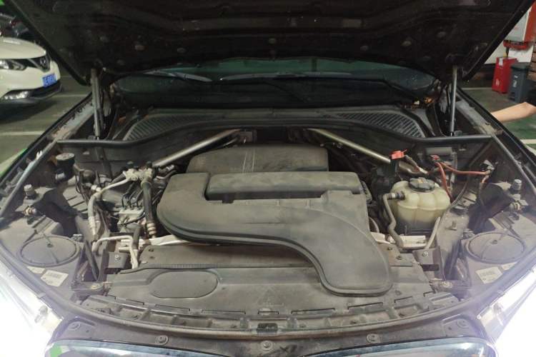 Used BMW X5 2018 xDrive28i Engine Bay
