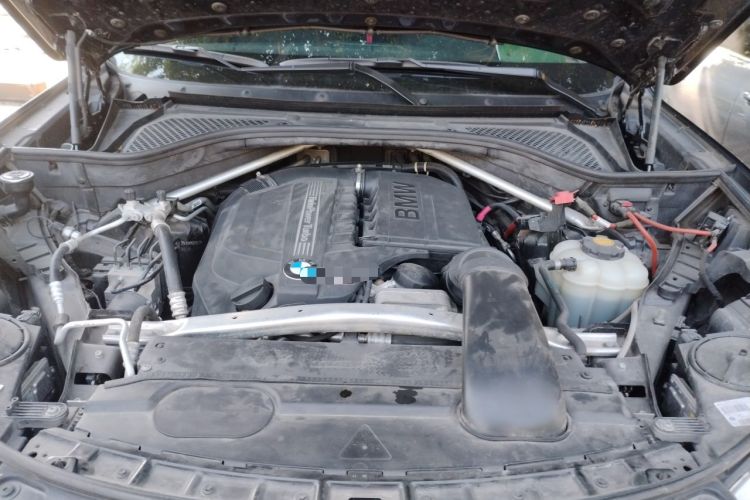 Used BMW X5  Engine Bay