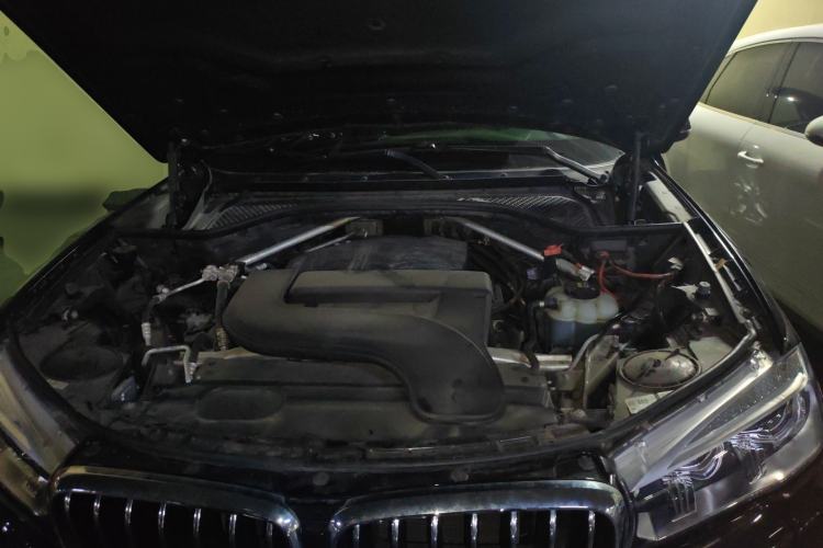 Used BMW X5 2018 xDrive28i Engine Bay