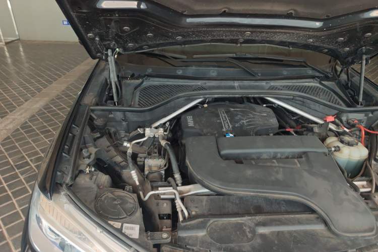 Used BMW X5 2018 xDrive28i Engine Bay Right