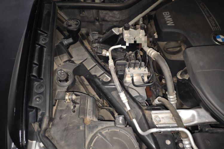 Used BMW X5 2018 xDrive28i Engine Bay Right