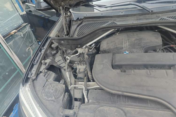 Used BMW X5 2018 xDrive28i Engine Bay Right
