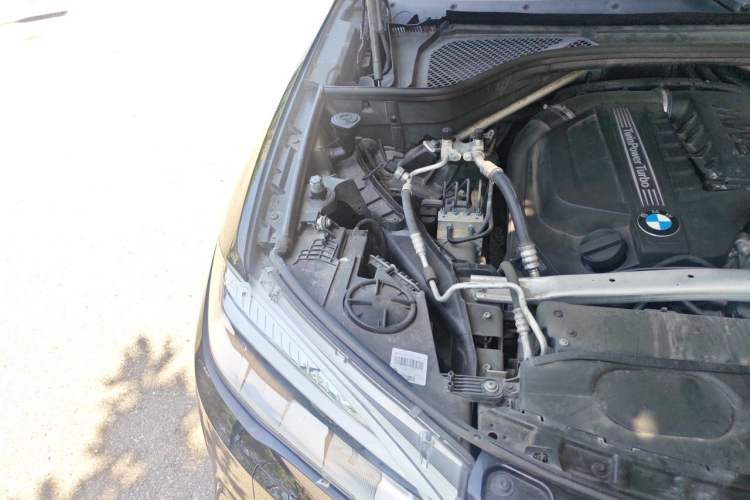 Used BMW X5 2018 xDrive35i M Sport Edition Engine Bay Right