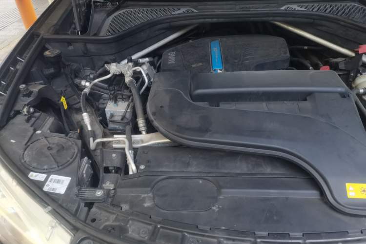 Used BMW X5 2018 xDrive28i Engine Bay Right