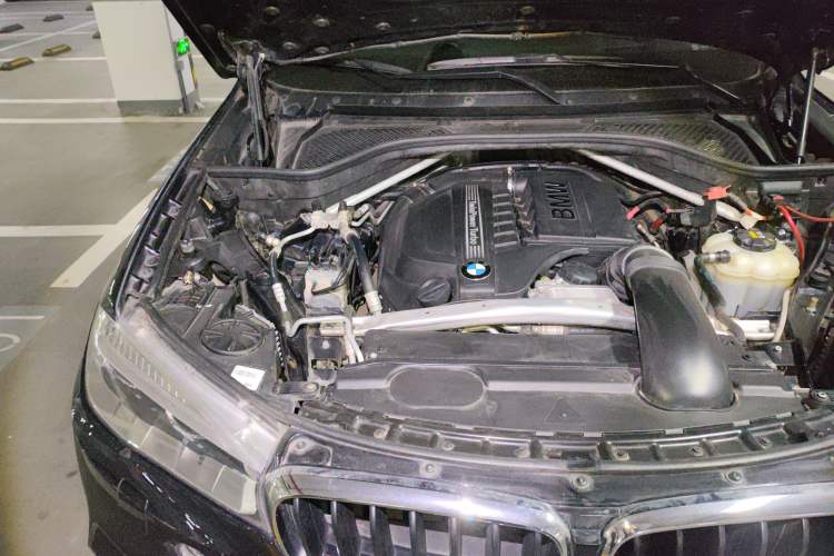 Used BMW X5 2018 xDrive35i M Sport Edition Engine Bay Right
