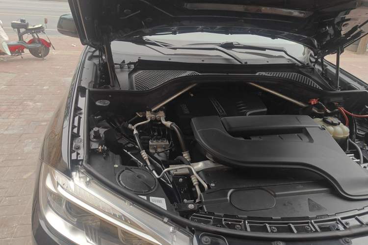 Used BMW X5 2018 xDrive28i Engine Bay Right