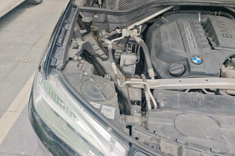 Used BMW X5 2018 xDrive35i Elegant Edition Engine Bay Right