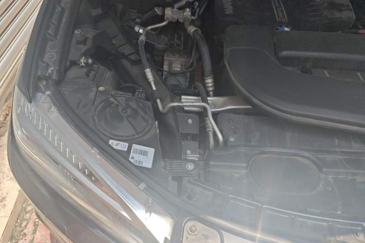 Used BMW X5 2018 xDrive28i Engine Bay Right