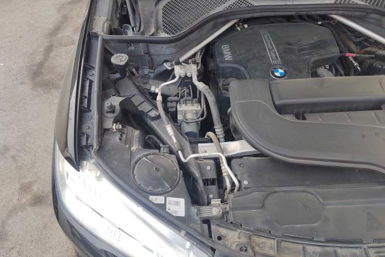 Used BMW X5 2018 xDrive28i Engine Bay Right