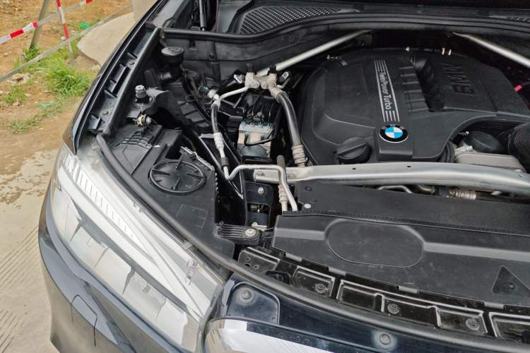Used BMW X5 2018 xDrive35i M Sport Edition Engine Bay Right