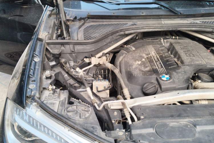Used BMW X5 2018 xDrive35i M Sport Edition Engine Bay Right