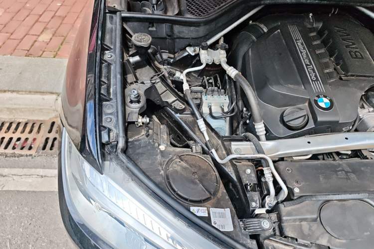 Used BMW X5 2018 xDrive35i Elegant Edition Engine Bay Right
