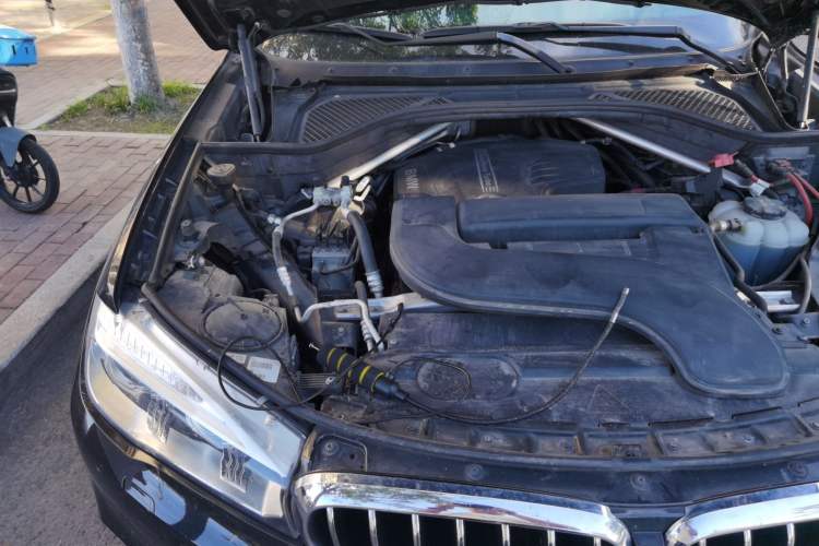 Used BMW X5 2018 xDrive28i Engine Bay Right