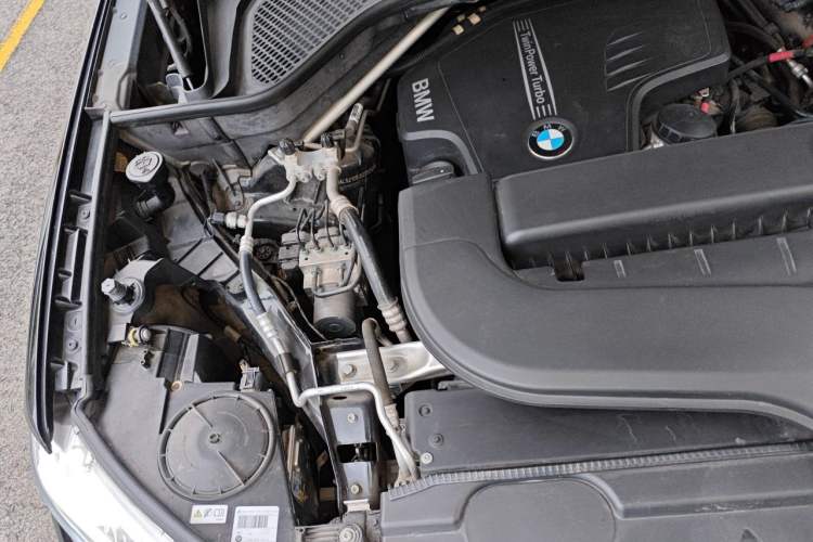 Used BMW X5 2018 xDrive28i Engine Bay Right