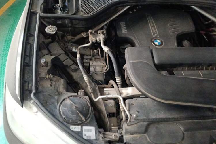 Used BMW X5 2018 xDrive28i Engine Bay Right