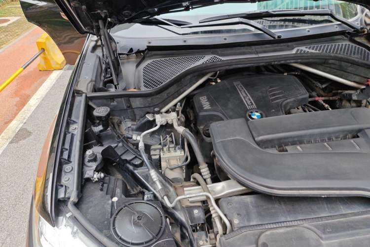 Used BMW X5 2018 xDrive28i Engine Bay Right