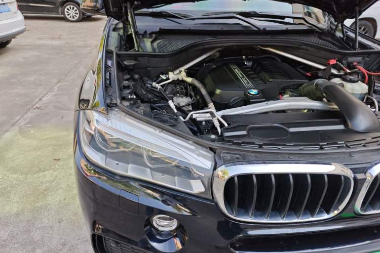 Used BMW X5 2018 xDrive35i M Sport Luxury Edition Engine Bay Right