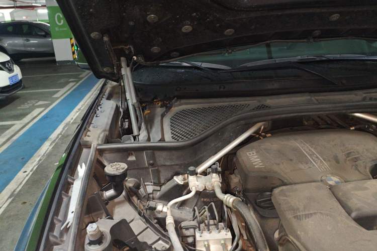 Used BMW X5 2018 xDrive28i Engine Bay Right