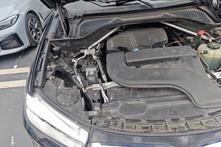 Used BMW X5 2018 xDrive28i Engine Bay Right